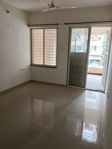 Room in 3 BHK Apartment at Supertech Defence Colony Phase IV, Wagholi – for Rent