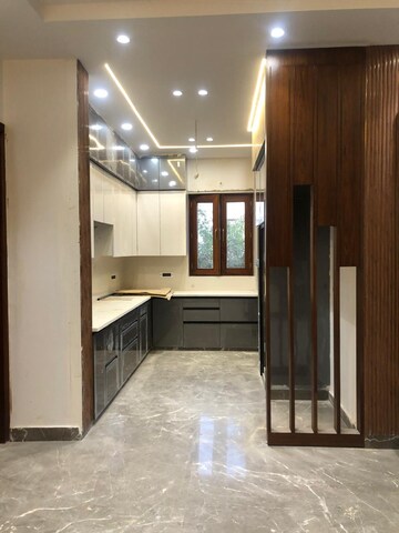 Room in 3 BHK Villa at Sector 105 – for Rent