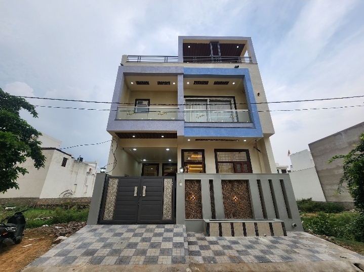 3.5 BHK Builder Floor For Sale in Girp Society
