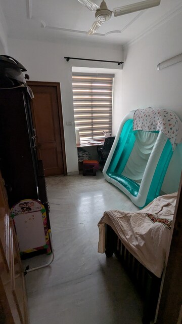 Team Area in 3 BHK Apartment at Antriksh Overseas Apartment, Sector 50 – for Rent