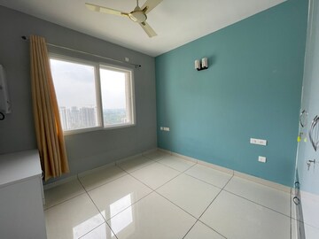 Room in 2 BHK Apartment at Prestige Lakeside Habitat, Varthur – for Rent