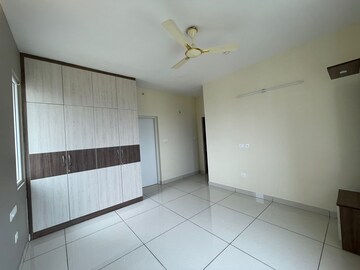 Room in 2 BHK Apartment at Prestige Lakeside Habitat, Varthur – for Rent