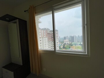 Room in 2 BHK Apartment at Prestige Lakeside Habitat, Varthur – for Rent