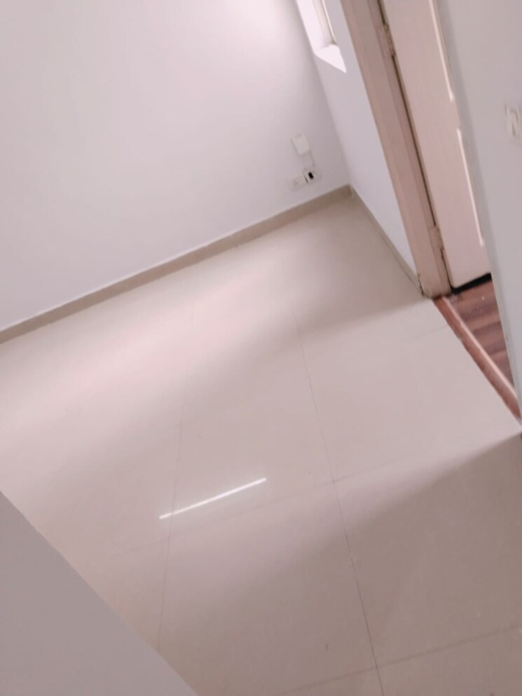 Room, paras-seasons 2 Bedroom 830 Sq.Ft. Apartment In Sector 168 Noida 8955787