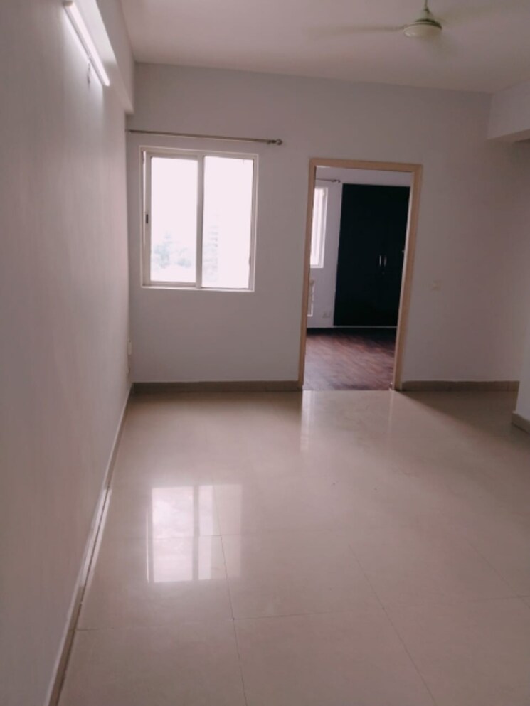 Room, paras-seasons 2 Bedroom 830 Sq.Ft. Apartment In Sector 168 Noida 8955787