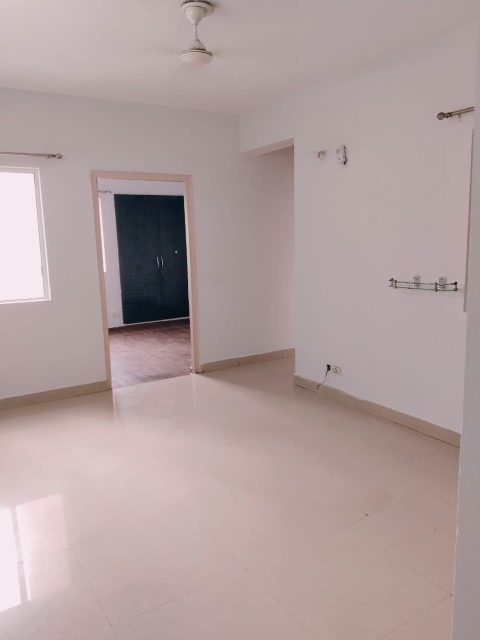 2 BHK Apartment For Rent in Paras Seasons