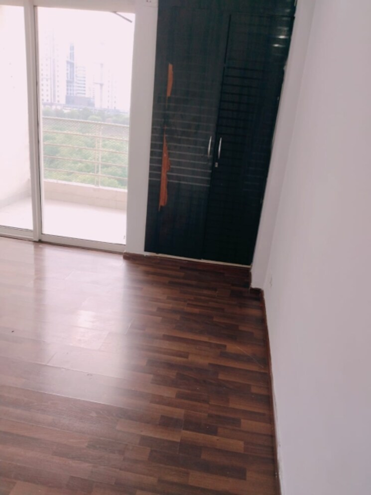 Room, paras-seasons 2 Bedroom 830 Sq.Ft. Apartment In Sector 168 Noida 8955787