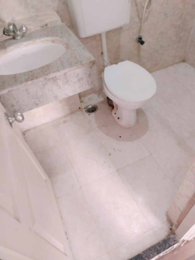 Bathroom, paras-seasons 2 Bedroom 830 Sq.Ft. Apartment In Sector 168 Noida 8955787