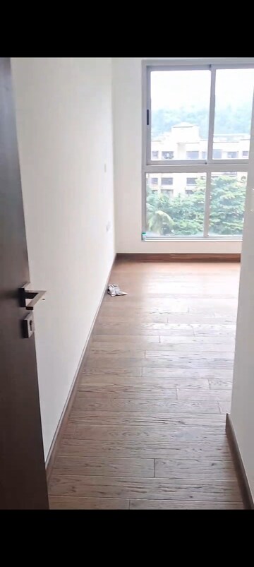 Room in 2 BHK Apartment at Piramal Revanta, Mulund West – for Rent