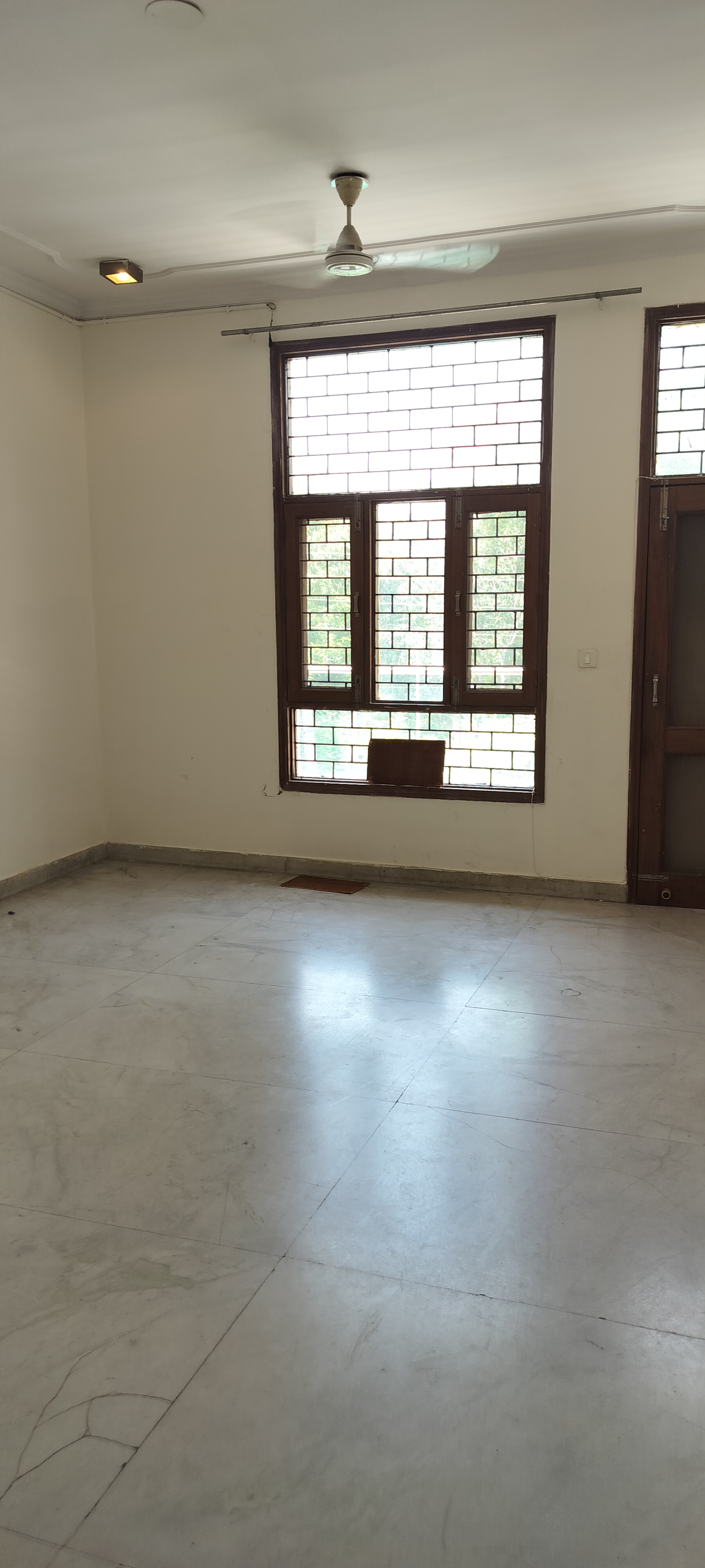4 BHK + Extra Room 250 Sq.Mt. Independent House in RWA Apartments Sector 50