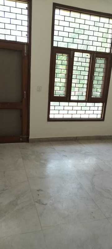 Room in 4 BHK Independent House at RWA Apartments Sector 50, Sector 50 – for Rent