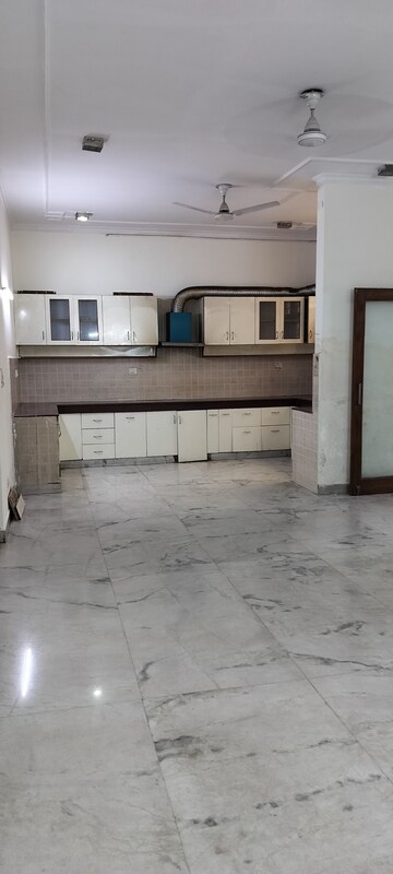 Room in 4 BHK Independent House at RWA Apartments Sector 50, Sector 50 – for Rent
