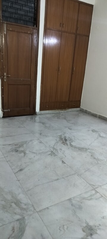 Room in 3 BHK Independent House at RWA Apartments Sector 50, Sector 50 – for Rent