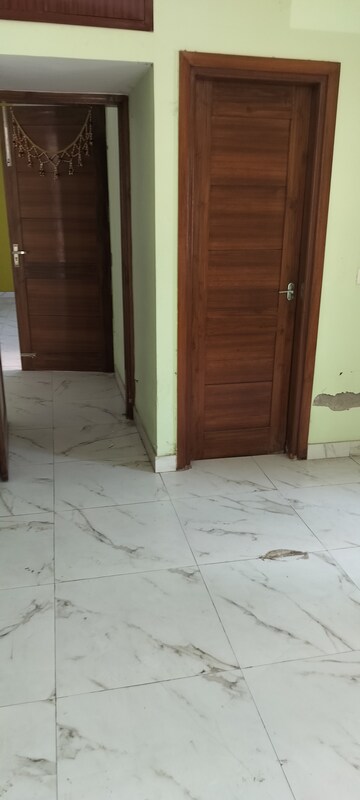 Room in 3 BHK Independent House at RWA Apartments Sector 50, Sector 50 – for Rent