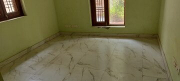 Room in 3 BHK Independent House at RWA Apartments Sector 50, Sector 50 – for Rent