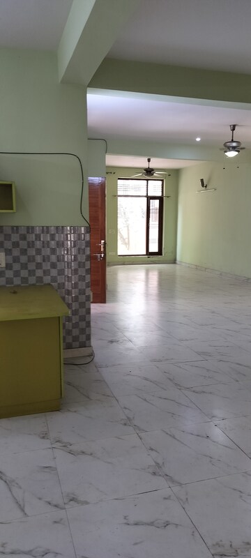 Room in 3 BHK Independent House at RWA Apartments Sector 50, Sector 50 – for Rent
