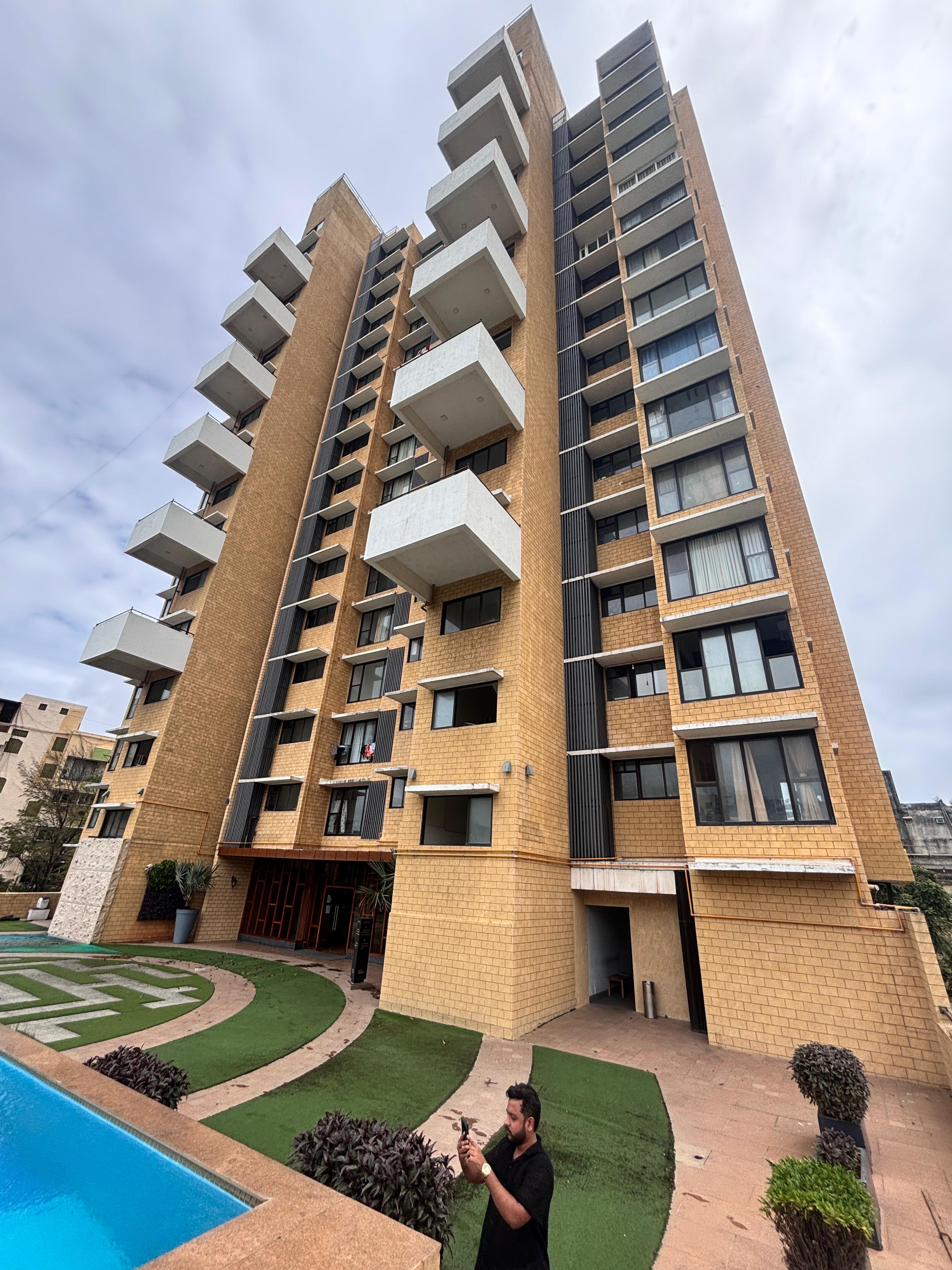 2 BHK 704 Sq.Ft. Apartment in Kanakia Hollywood