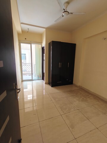 Room in 3.5 BHK Apartment at Gaur Saundaryam, Tech Zone 4 Greater Noida – for Sale