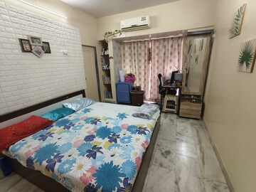 Bedroom in 2 BHK Apartment at Riddhi Garden, Malad East – for Rent