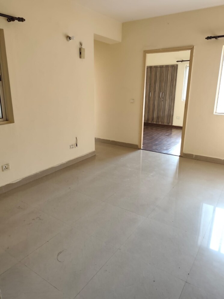 Room, paras-seasons 2 Bedroom 985 Sq.Ft. Apartment In Sector 168 Noida 8955886