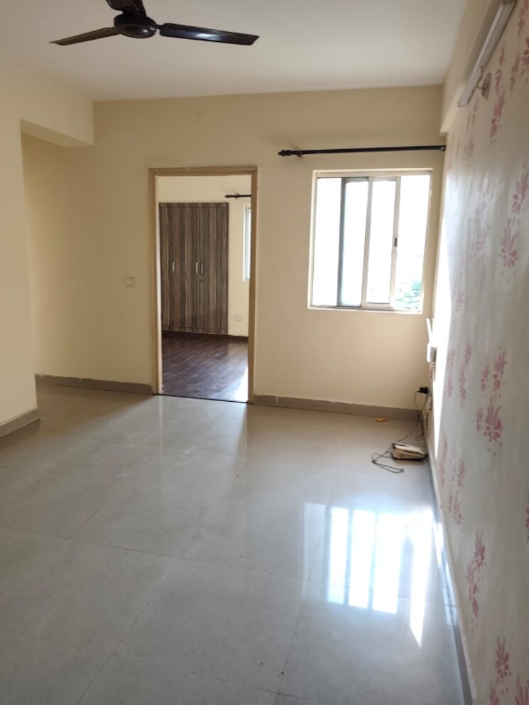 Room, paras-seasons 2 Bedroom 985 Sq.Ft. Apartment In Sector 168 Noida 8955886