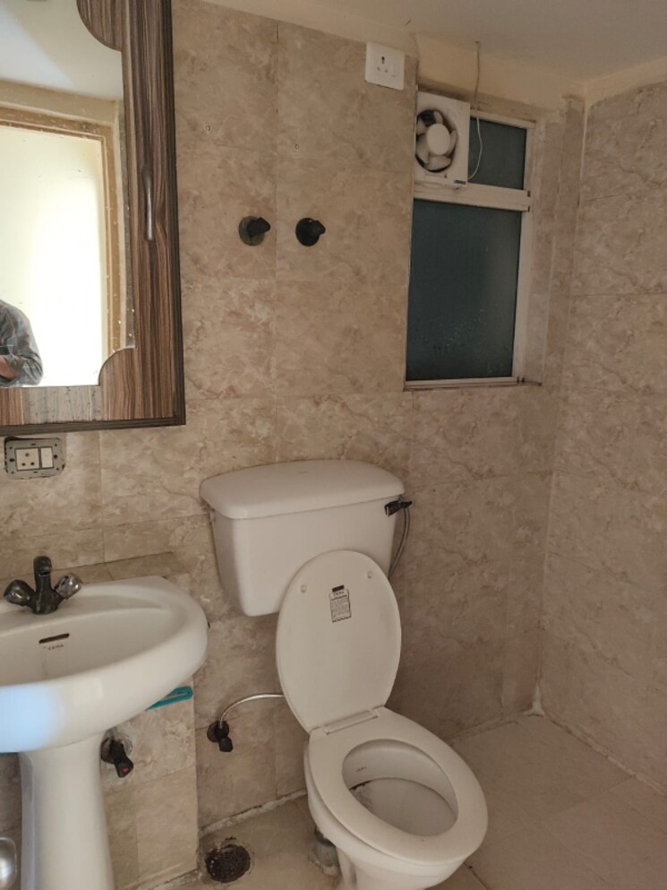 Bathroom, paras-seasons 2 Bedroom 985 Sq.Ft. Apartment In Sector 168 Noida 8955886