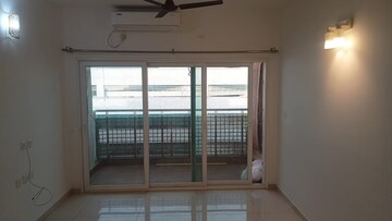 Room in 2.5 BHK Apartment at LnT Raintree Boulevard, Hebbal – for Rent