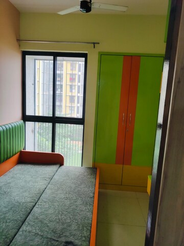Room in 1.5 BHK Apartment at Lodha Palava City Lakeshore Greens, Dombivli East – for Rent