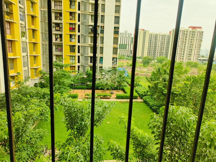 Exterior View, lodha-palava-city-lakeshore-greens 1.5 Bedroom 587 Sq.Ft. Apartment In Dombivli East Thane 8955949