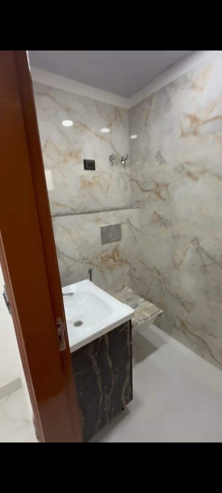Bathroom, sector 135 3 Bedroom 1235 Sq.Ft. Builder Floor In Sector 135 Noida 8955973