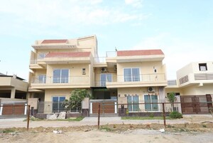 3 BHK Builder Floor For Sale in Laxmi Nagar