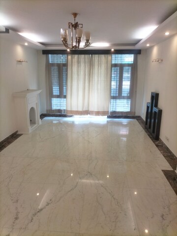 Room in 4 BHK Builder Floor at Chittaranjan Park – for Rent