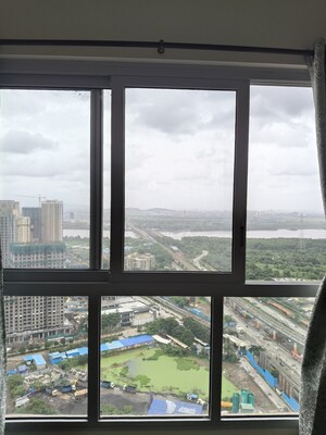 Room in 2 BHK Apartment at Piramal Vaikunth, Balkum Pada – for Sale