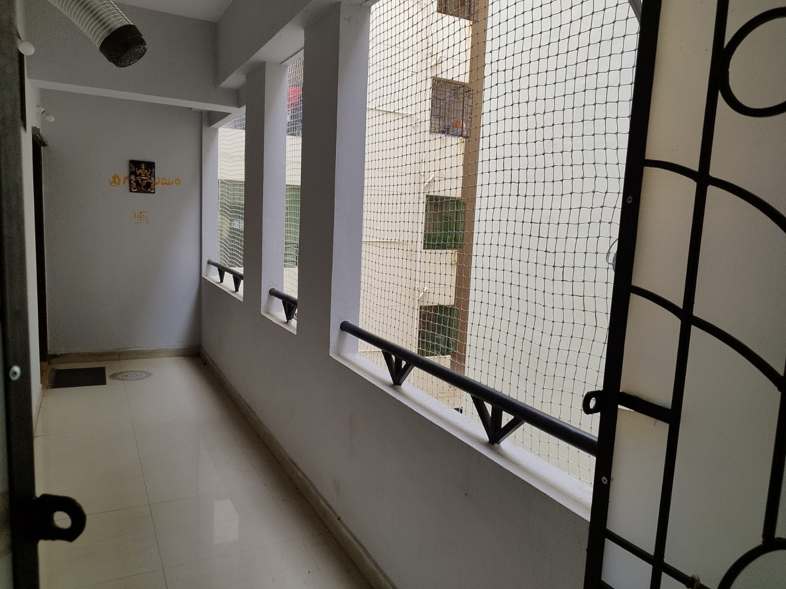 2 BHK + Pooja Room Apartment For Rent in Aparna Sarovar Zenith
