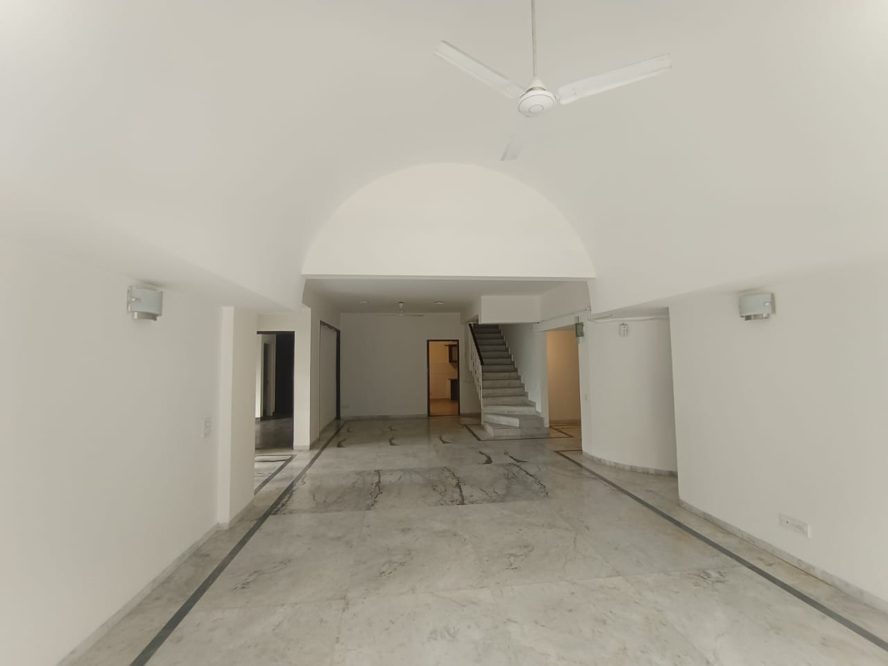 4 BHK 3400 Sq.Ft. Apartment in Benson Apartments