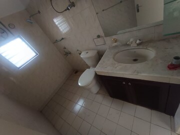 Bathroom in 4 BHK Apartment at Benson Apartments, Benson Town – for Rent