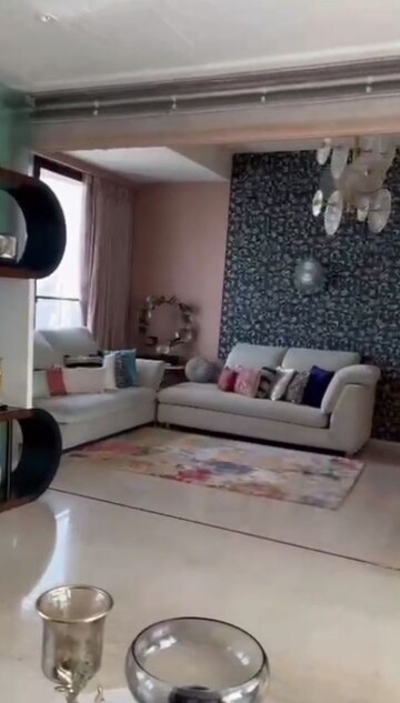 Bedroom in 5 BHK Apartment at Zears Shiv Asthan Heights, Bandra West – for Sale
