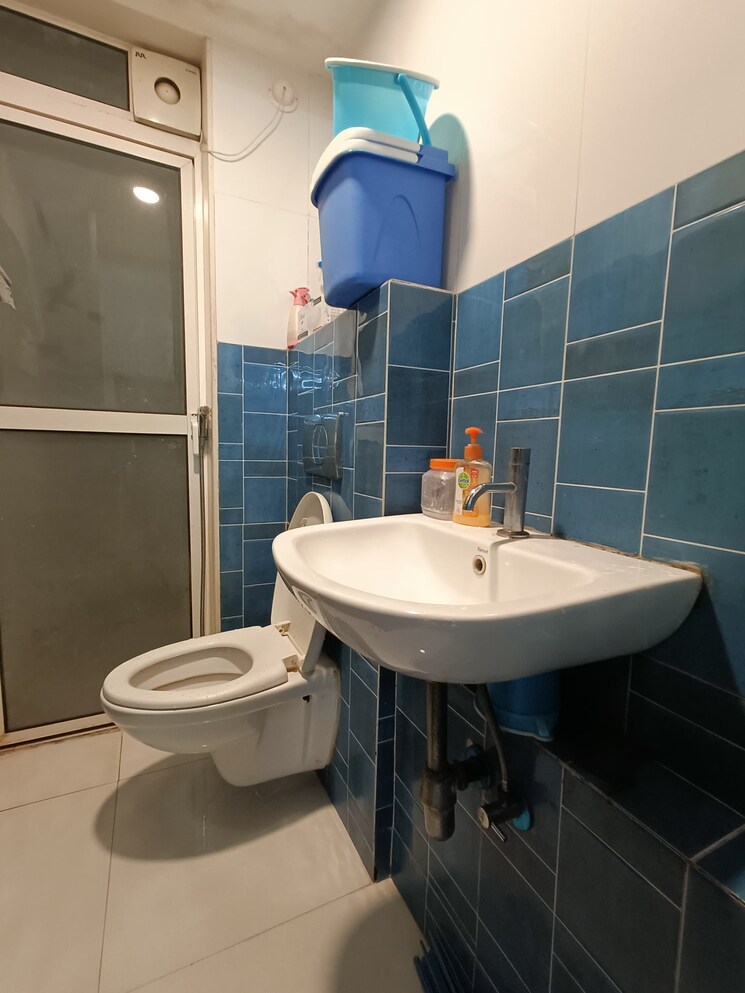 Bathroom, lodha-amara 2 Bedroom 672 Sq.Ft. Apartment In Kolshet Road Thane 8956005