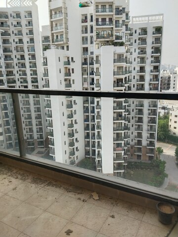 Master Plan in 3 BHK Apartment at Unitech Uniworld Gardens, Sector 47 – for Rent