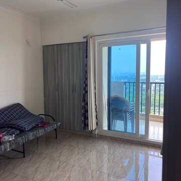 Room in 3 BHK Apartment at Gaur Atulyam, Omicron I Greater Noida – for Rent