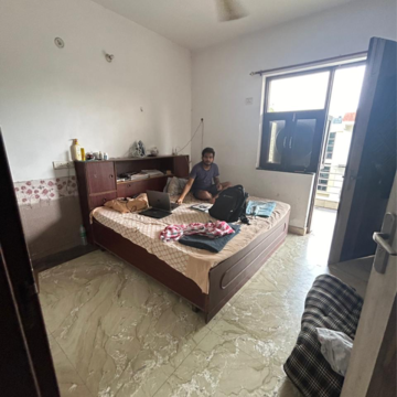 Bedroom in 1.5 BHK Villa at Sector 21 – for Rent
