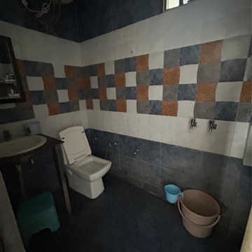 Attached Bathroom in 1.5 BHK Villa at Sector 21 – for Rent