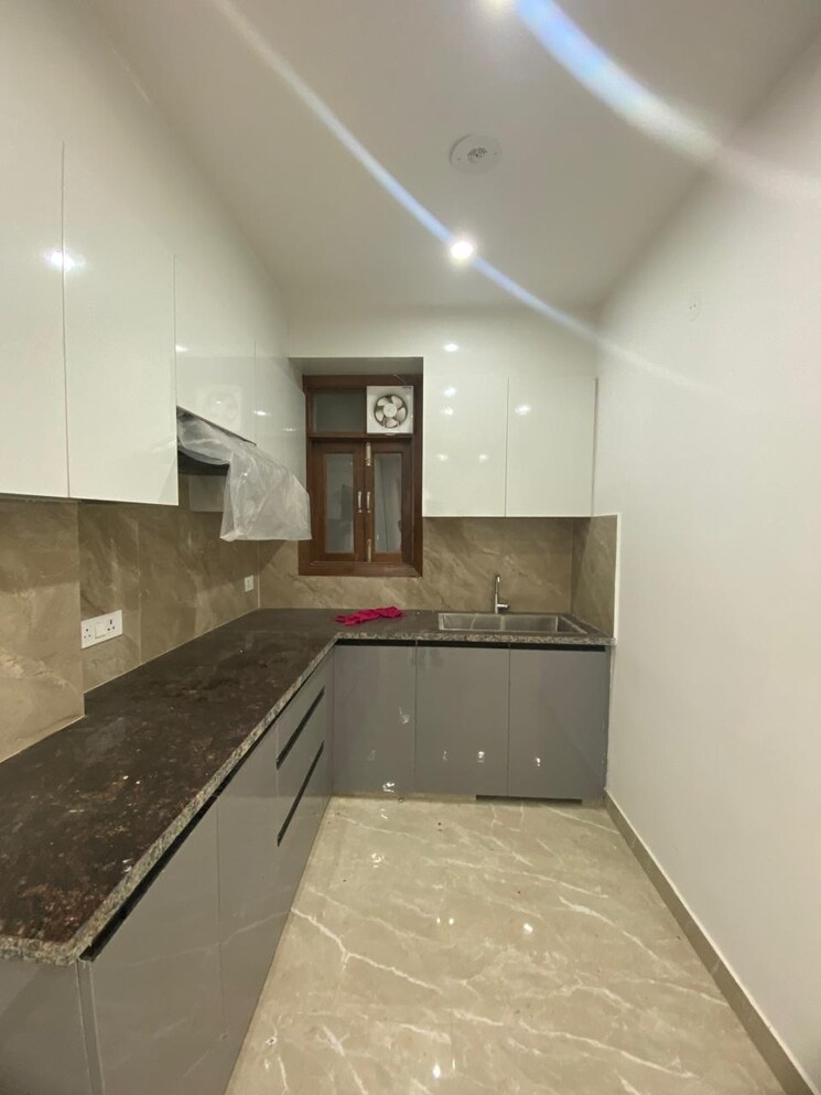 Kitchen, freedom fighters enclave 3 Bedroom 1000 Sq.Ft. Builder Floor In Freedom Fighters Enclave Delhi 8956061