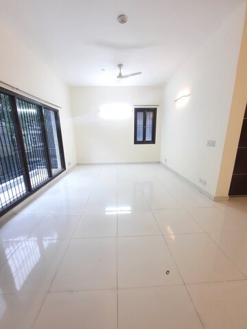 Furnished Amenities in 3 BHK Builder Floor at Saket Court Residential Complex, Pushp Vihar – for Rent