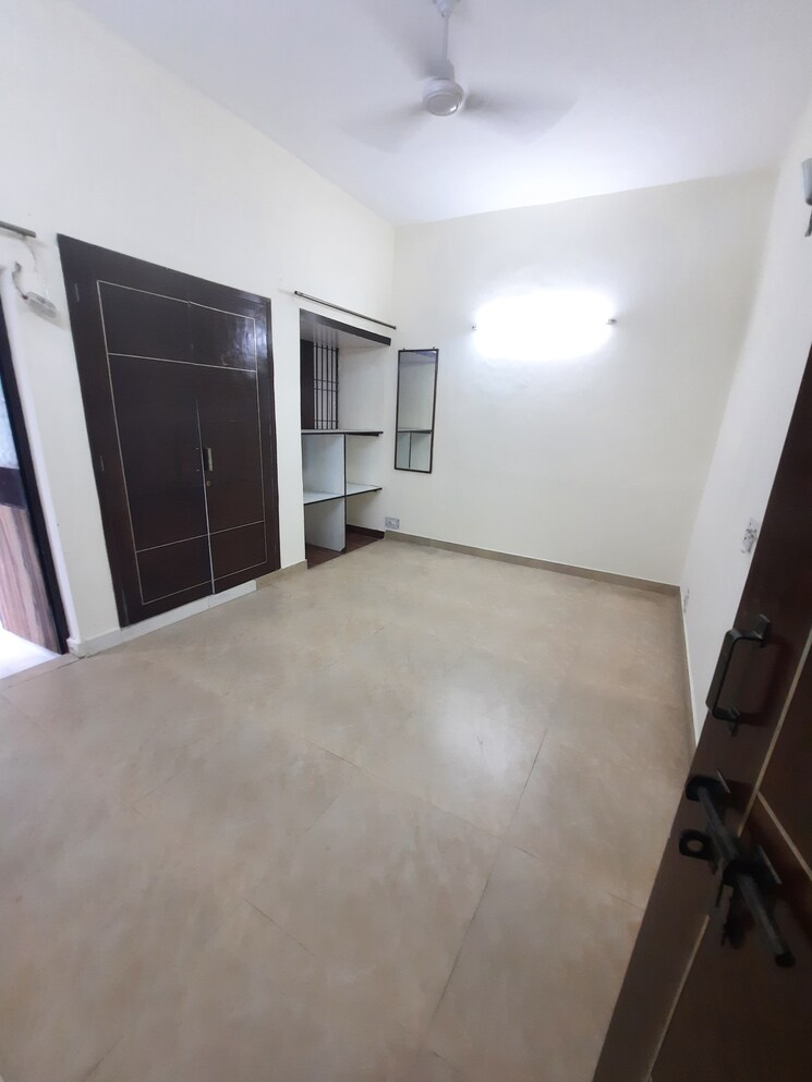 undefined, saket-court-residential-complex 3 Bedroom 1800 Sq.Ft. Builder Floor In Pushp Vihar Delhi 8956077