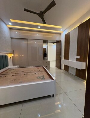 Room in 2 BHK Builder Floor at Sector 115 – for Sale