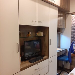 Furnished Amenities in 5 BHK Villa at Juhu – for Sale