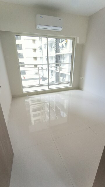 2 BHK Apartment For Rent in Lodha Vista, Lower Parel