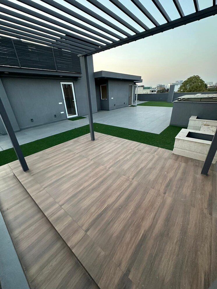 Balcony, dlf phase iv 3.5 Bedroom 400 Sq.Yd. Builder Floor In Dlf Phase iv Gurgaon 8956089