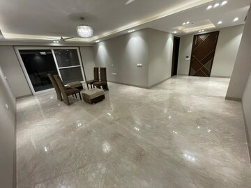 Parking in 3.5 BHK Builder Floor at Dlf Phase iv – for Rent